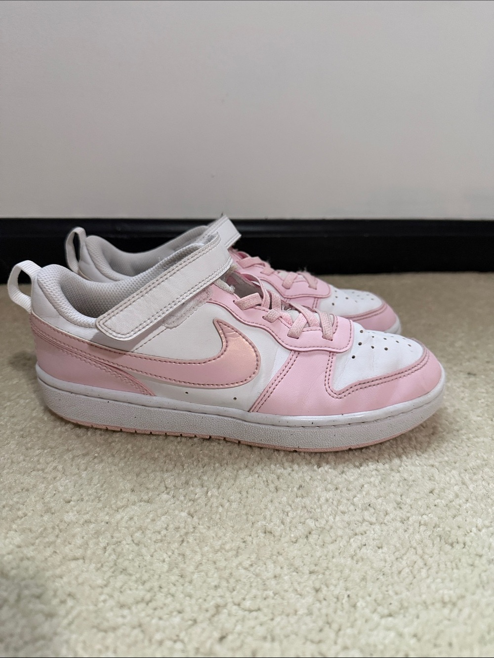 Nike Kids White and Pink Low-Top Sneakers